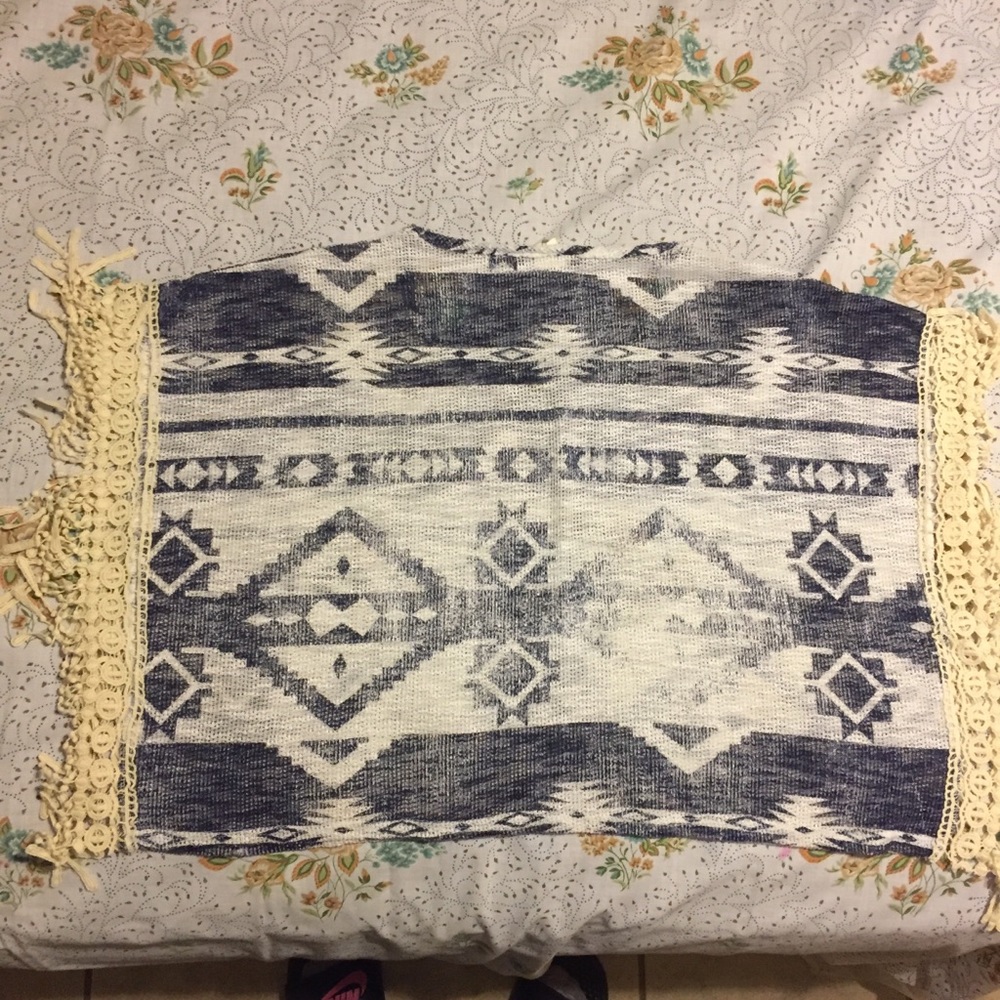Patterned Top - Picture 2 of 4